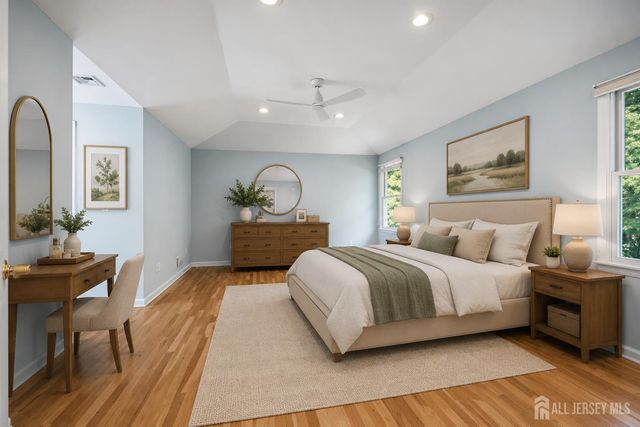 18 Pilgrim Run, East Brunswick, NJ 08816