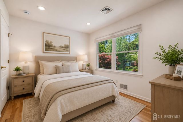 18 Pilgrim Run, East Brunswick, NJ 08816