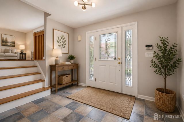 18 Pilgrim Run, East Brunswick, NJ 08816