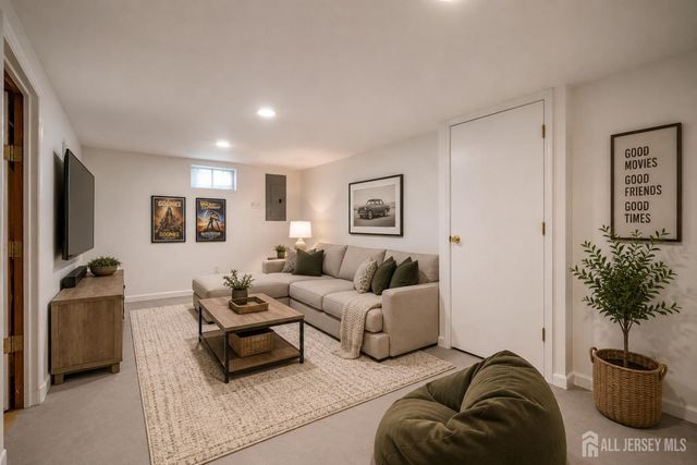 18 Pilgrim Run, East Brunswick, NJ 08816