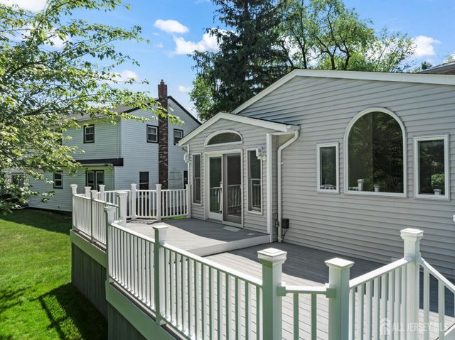 18 Pilgrim Run, East Brunswick, NJ 08816