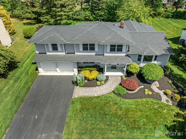 18 Pilgrim Run, East Brunswick, NJ 08816