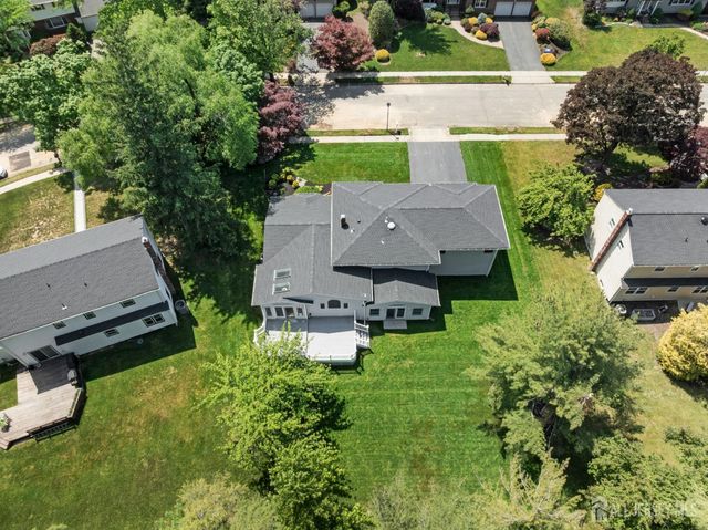 18 Pilgrim Run, East Brunswick, NJ 08816