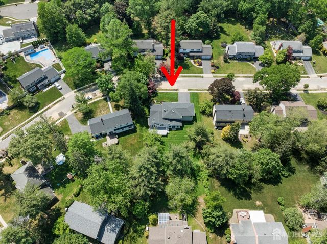 18 Pilgrim Run, East Brunswick, NJ 08816