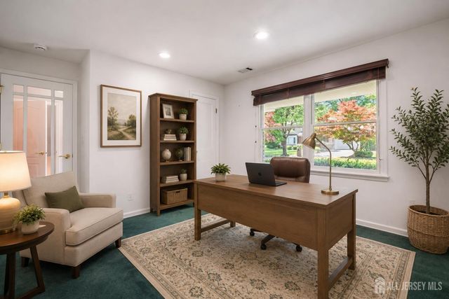 18 Pilgrim Run, East Brunswick, NJ 08816
