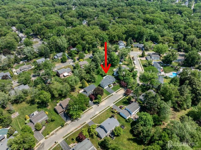 18 Pilgrim Run, East Brunswick, NJ 08816