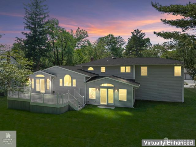18 Pilgrim Run, East Brunswick, NJ 08816