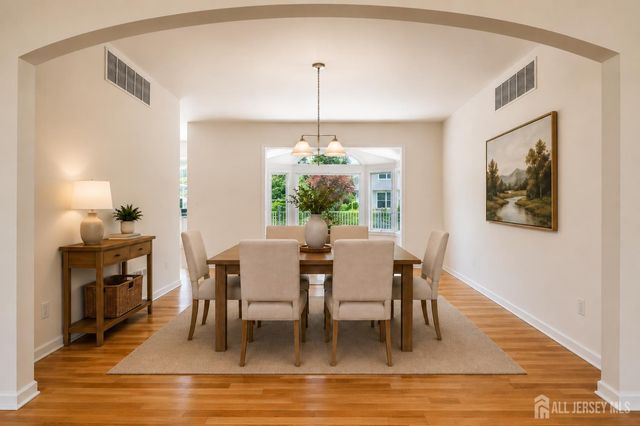 18 Pilgrim Run, East Brunswick, NJ 08816