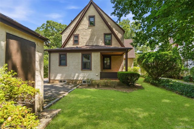 53 Coolidge Street, Malverne, NY 11565