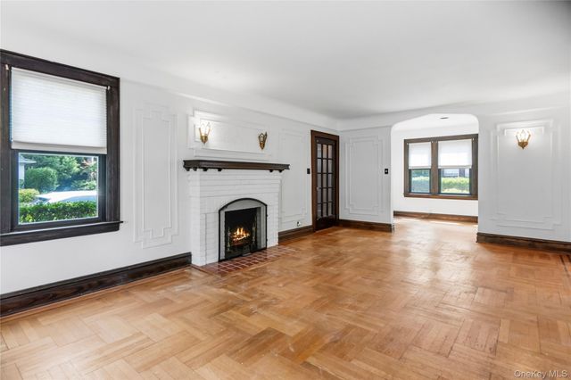 53 Coolidge Street, Malverne, NY 11565