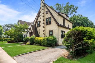 53 Coolidge Street, Malverne, NY 11565