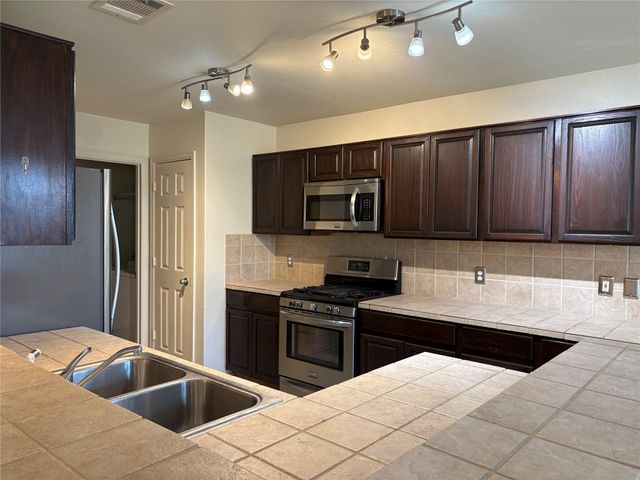 125 Camelia PKWY, Kyle, TX 78640