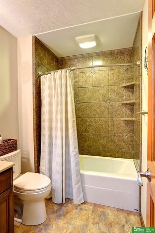 1812 Ashwood Avenue, Papillion, NE 68133