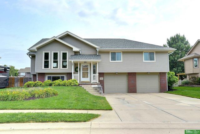 1812 Ashwood Avenue, Papillion, NE 68133