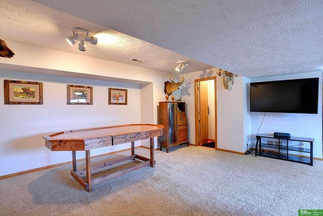 1812 Ashwood Avenue, Papillion, NE 68133