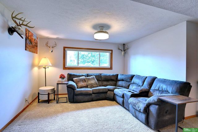 1812 Ashwood Avenue, Papillion, NE 68133