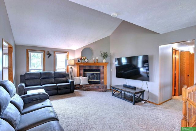 1812 Ashwood Avenue, Papillion, NE 68133
