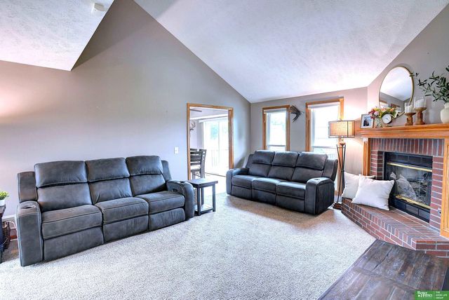 1812 Ashwood Avenue, Papillion, NE 68133