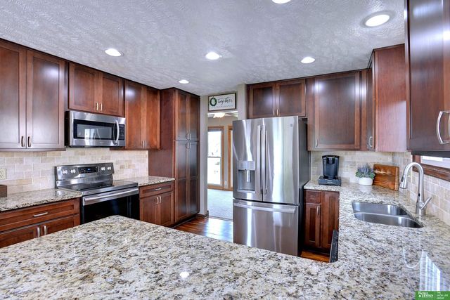 1812 Ashwood Avenue, Papillion, NE 68133