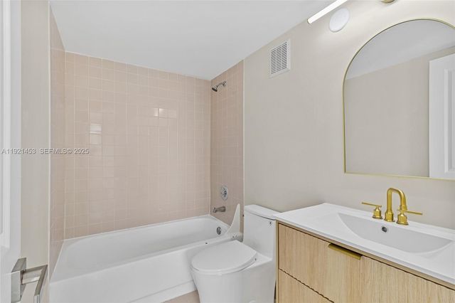 8240 SW 210th St 302, Cutler Bay, FL 33189