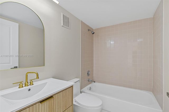 8240 SW 210th St 302, Cutler Bay, FL 33189