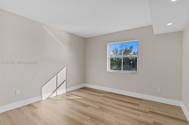 8240 SW 210th St 302, Cutler Bay, FL 33189