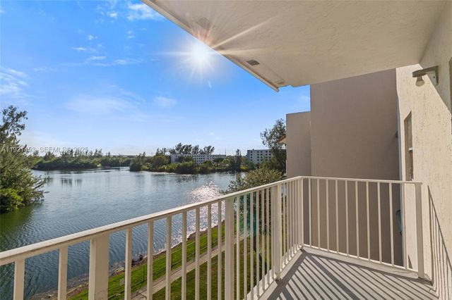 8240 SW 210th St 302, Cutler Bay, FL 33189