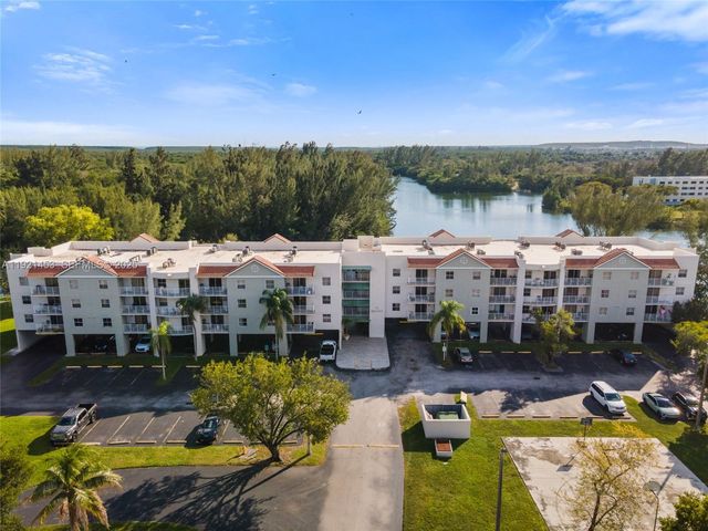 8240 SW 210th St 302, Cutler Bay, FL 33189