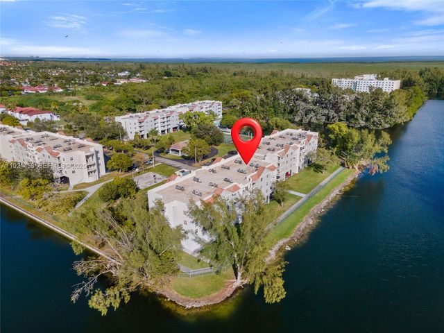 8240 SW 210th St 302, Cutler Bay, FL 33189
