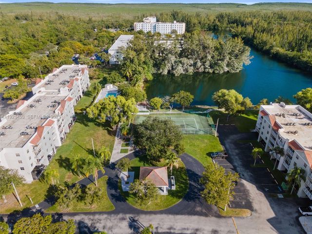 8240 SW 210th St 302, Cutler Bay, FL 33189