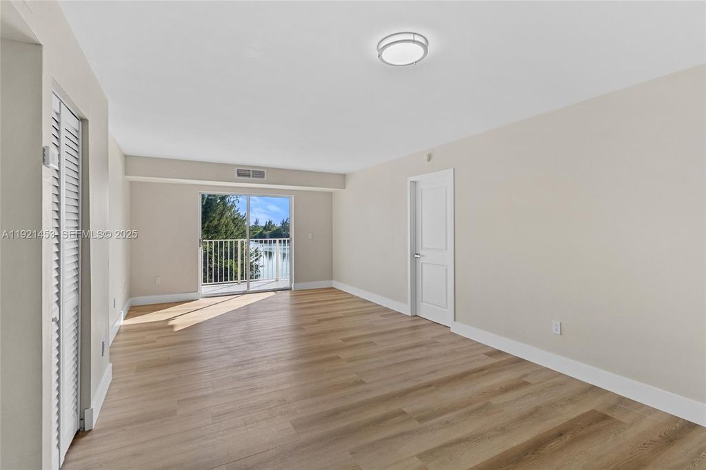 8240 SW 210th St 302, Cutler Bay, FL 33189