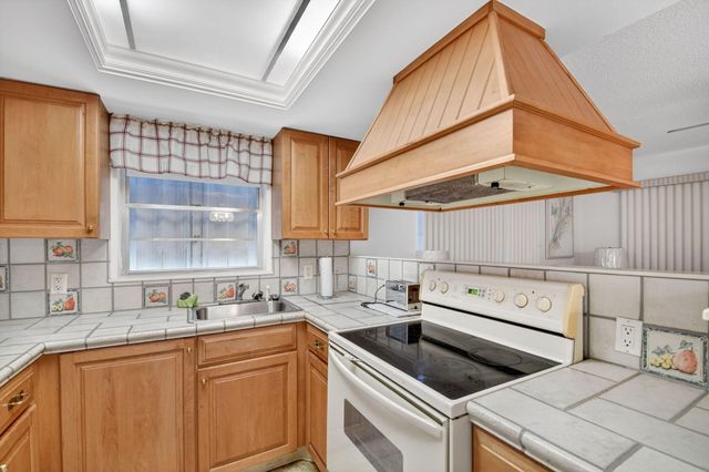 99 Bedford D, West Palm Beach, FL 33417