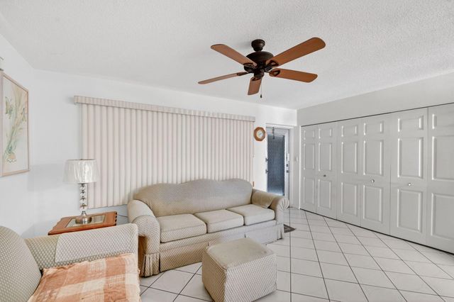 99 Bedford D, West Palm Beach, FL 33417