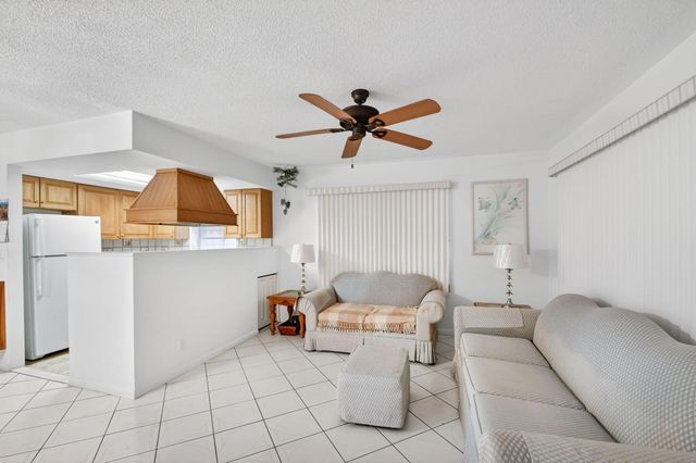 99 Bedford D, West Palm Beach, FL 33417