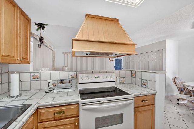 99 Bedford D, West Palm Beach, FL 33417