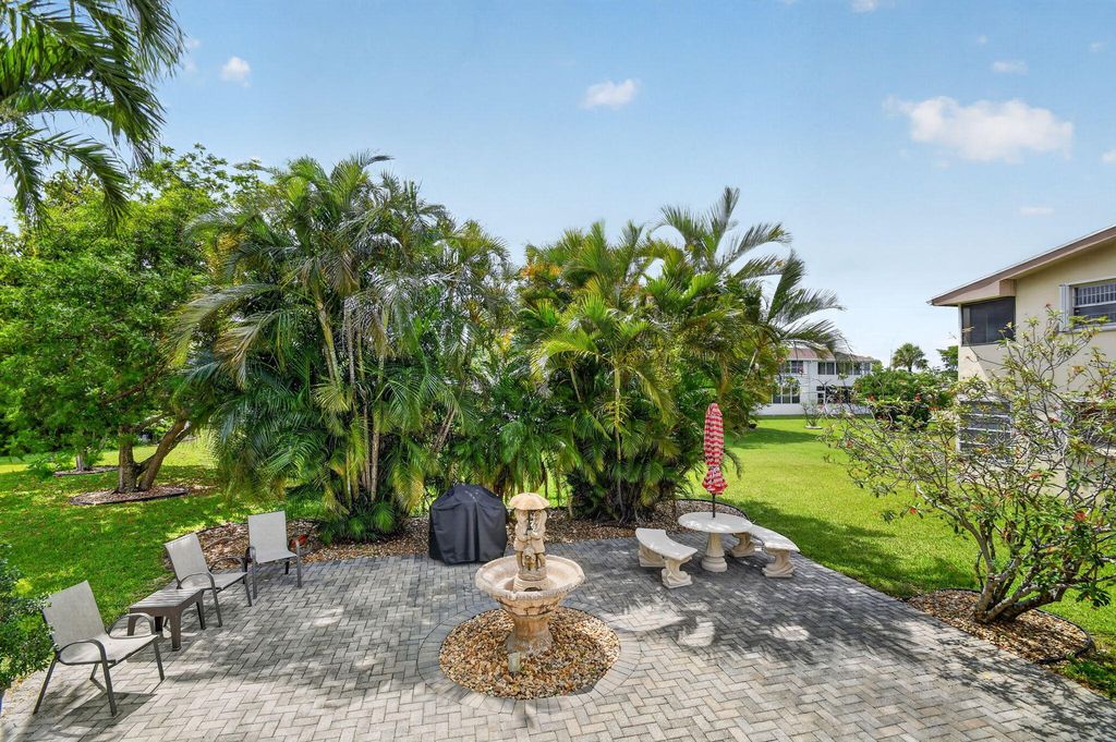 99 Bedford D, West Palm Beach, FL 33417
