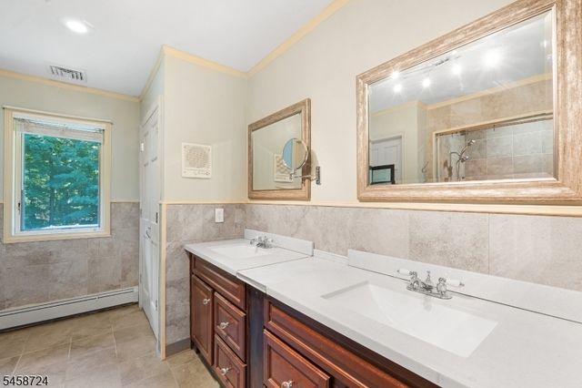127 Mountain Circle South, West Milford Twp., NJ 07480