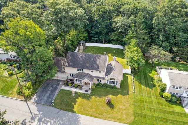 127 Mountain Circle South, West Milford Twp., NJ 07480