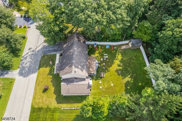 127 Mountain Circle South, West Milford Twp., NJ 07480