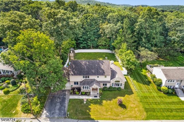 127 Mountain Circle South, West Milford Twp., NJ 07480