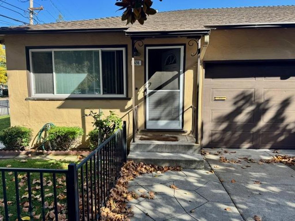 Image 1 of property listing at 920 Warren Street, Redwood City, CA 94063