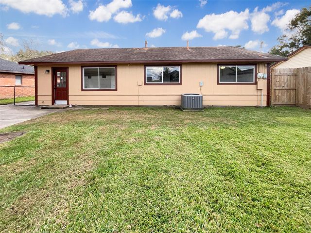 205 Bastrop Street, Angleton, TX 77515