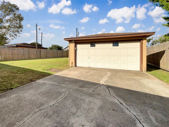 205 Bastrop Street, Angleton, TX 77515