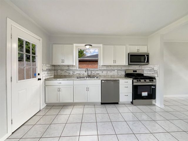 205 Bastrop Street, Angleton, TX 77515