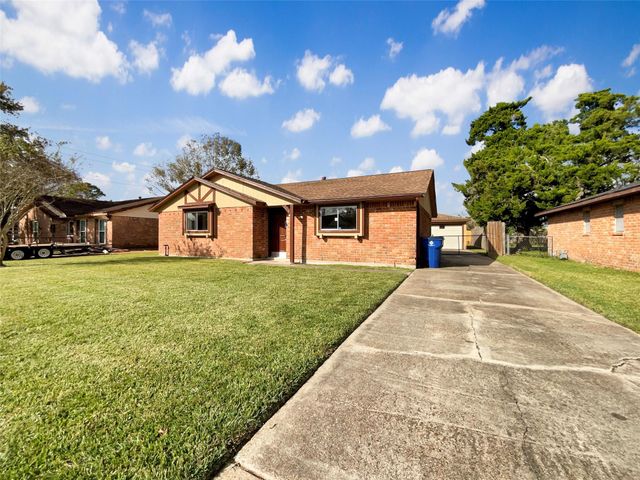205 Bastrop Street, Angleton, TX 77515