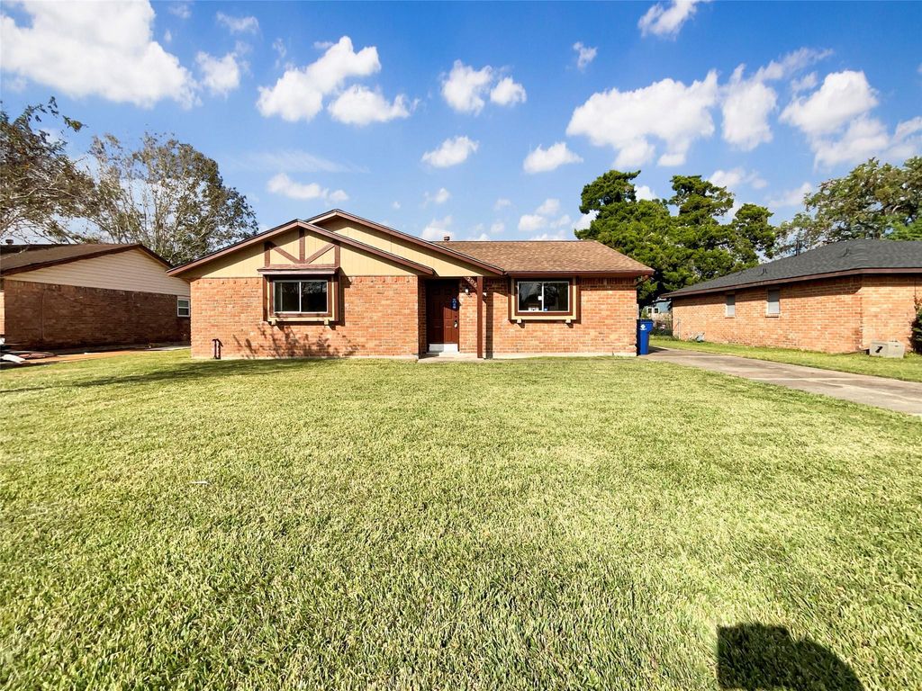 205 Bastrop Street, Angleton, TX 77515