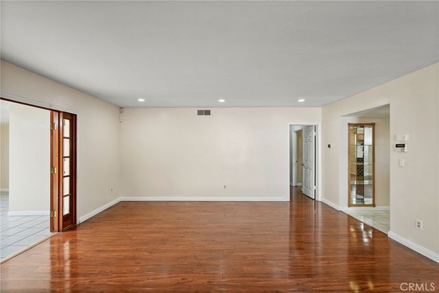22427 Vanowen, West Hills, CA 91307