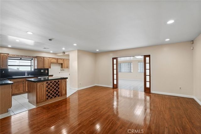 22427 Vanowen, West Hills, CA 91307