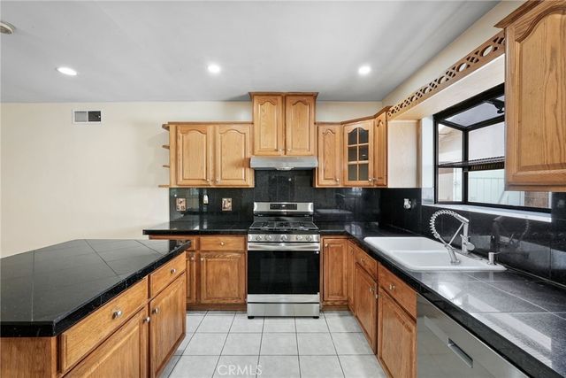22427 Vanowen, West Hills, CA 91307