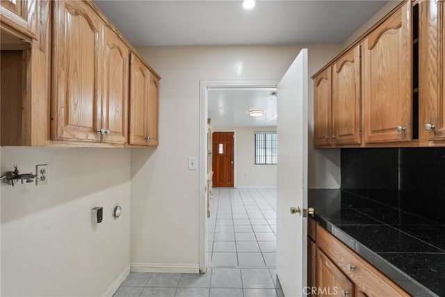 22427 Vanowen, West Hills, CA 91307